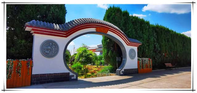 漢皇樹葬墓園和昭陵墓園在服務(wù)設(shè)施方面有何異同，家屬應(yīng)如何考慮？