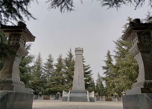 西安閻良漢皇樹葬墓園是由哪個(gè)機(jī)構(gòu)批準(zhǔn)并主管的？它的主要特色是什么？