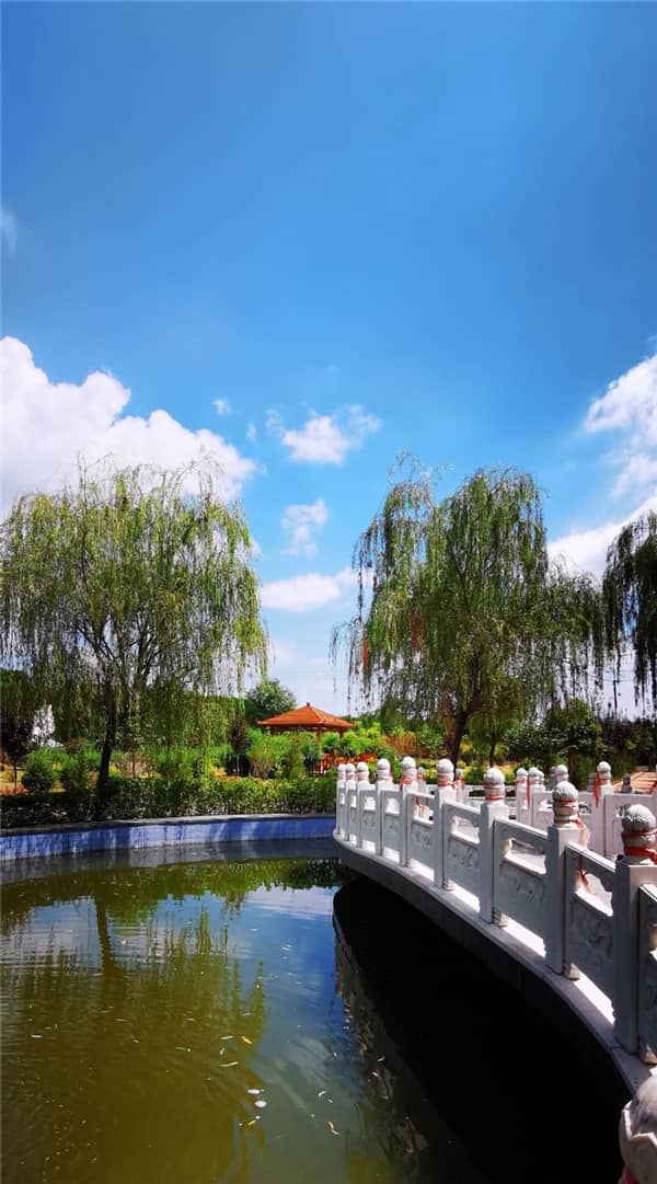 閻良區(qū)漢皇樹(shù)葬墓園的環(huán)境和設(shè)施如何？