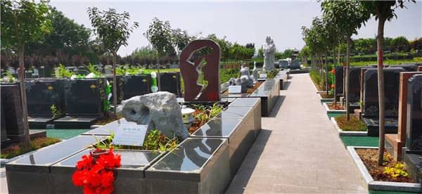 西安漢皇樹葬墓園的具體位置在哪里？周邊的交通情況如何？