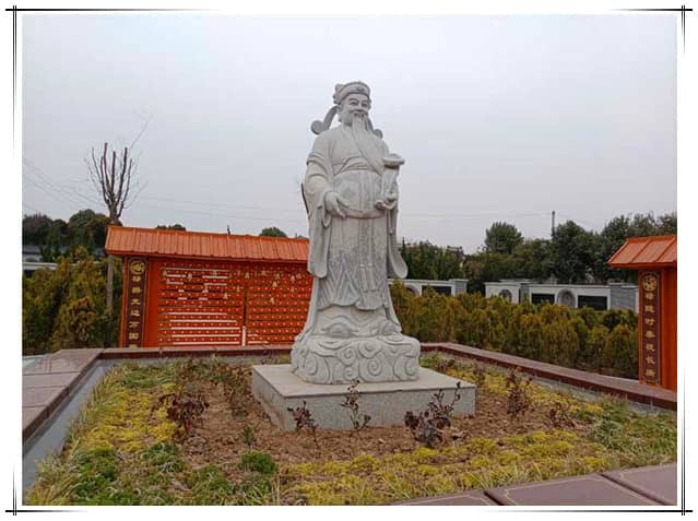 在西安漢皇樹葬墓園，客戶在選擇墓地時有哪些考量因素，墓園如何滿足不同客戶的需求？