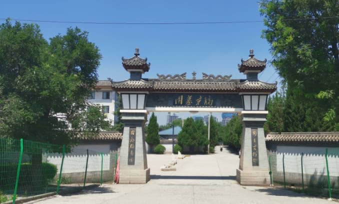 西安鎬京骨灰公墓的具體位置在哪里？該墓園有哪些特色？