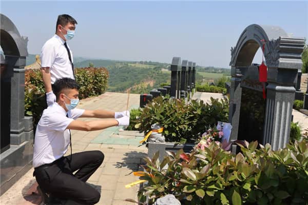 西安壽陽山墓園是如何體現(xiàn)其“便民、為民、利民”服務(wù)宗旨的？