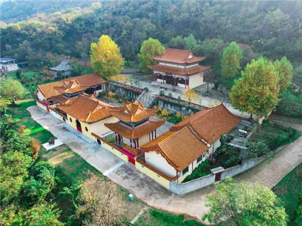 西安壽陽山墓園墓位類型與經(jīng)濟(jì)選擇指南-西安墓園臥碑與合葬墓性價比分析