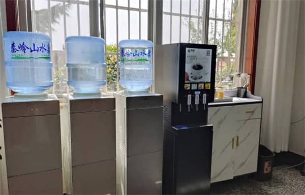 西安壽陽山墓園的墓型朝向和陵園面積是多少？