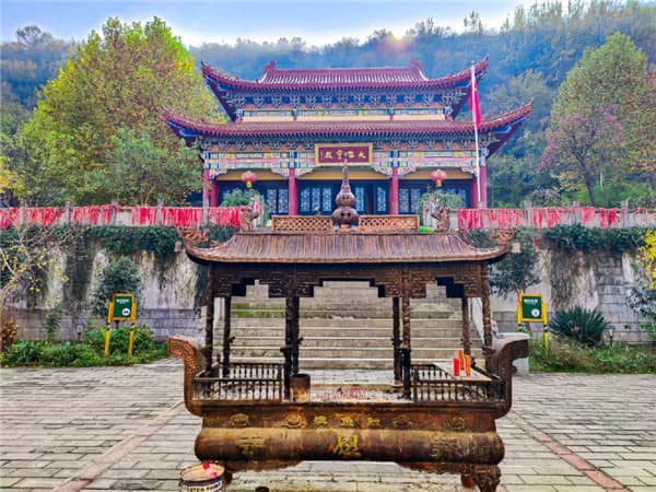 壽陽(yáng)山墓園熱售龍鳳碑墓碑型介紹