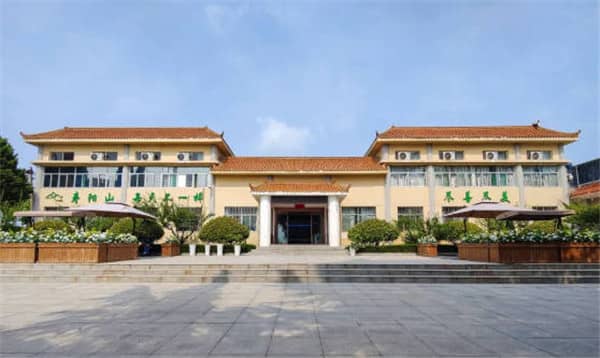 西安壽陽山墓園5萬元以下墓位選擇指南 | 西安節(jié)地生態(tài)葬與傳統(tǒng)墓型詳解