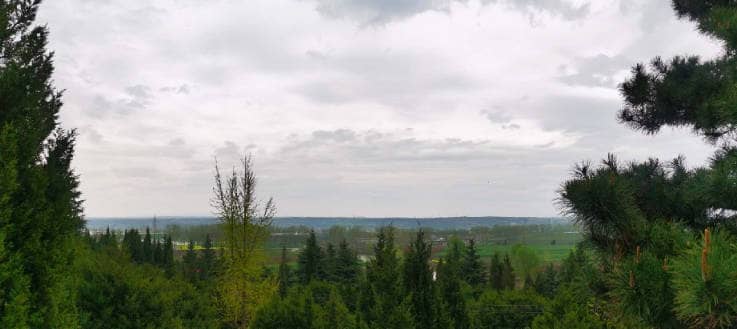 原陜西省長程安東為長安區(qū)棗園山生態(tài)人文紀念園題寫了什么字樣，并請解釋其含義？