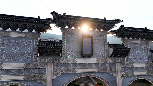 西安霸陵墓園起伏有勢(shì)，氣貫隆盛