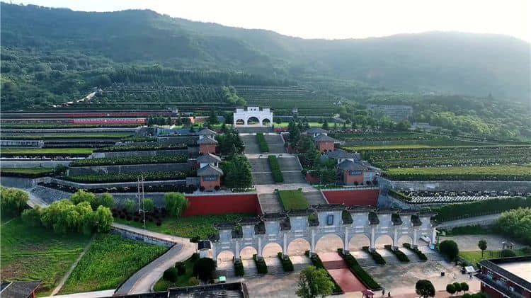 西安霸陵墓園232路公交車可直達(dá)，陵園墓地選購攻略