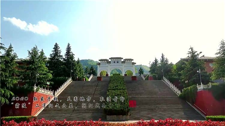 如何獲取霸陵公墓的相關信息，如位置、環(huán)境、風水等？