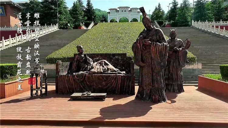 西安霸陵墓園新區(qū)環(huán)境優(yōu)美 來(lái)祭掃的市民紛紛點(diǎn)贊