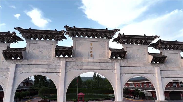 西安灞橋區(qū)霸陵墓園有哪些類型的墓地提供？