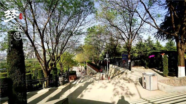 西安霸陵墓園的雙穴草坪葬價(jià)格是多少？