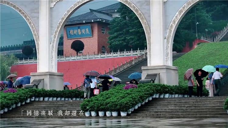 西安霸陵墓園位于哪個(gè)區(qū)域，其交通便捷性如何？