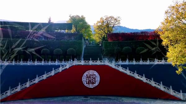 西安霸陵墓園接待有大型停車場等配套設(shè)施及景點