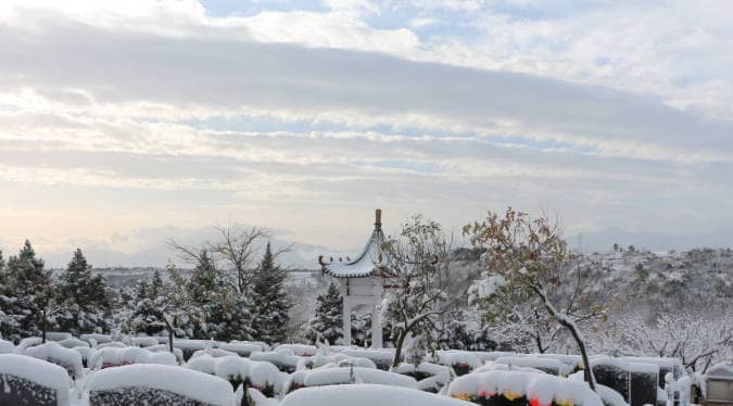 西安白鹿原公墓是如何得名的，并且與著名作家陳忠實有何淵源？