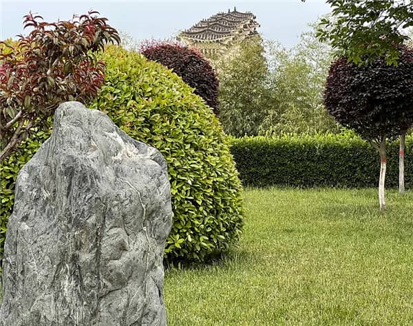 公墓好還是農(nóng)村山上安葬更好？如何選擇合適的安葬方式？