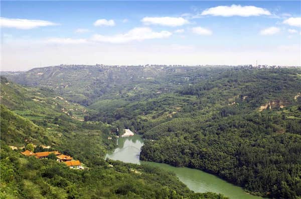 西安公墓相比農(nóng)村安葬有哪些法律合規(guī)優(yōu)勢？