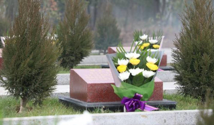 妻子去世后，丈夫能去墓地嗎？